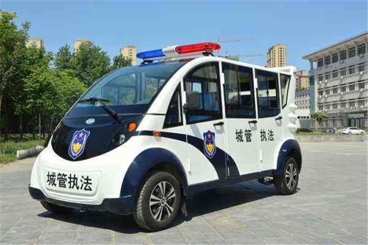 定期檢查電動巡邏車輪胎是否有損傷，剔除可能穿透胎體的任何嵌入物