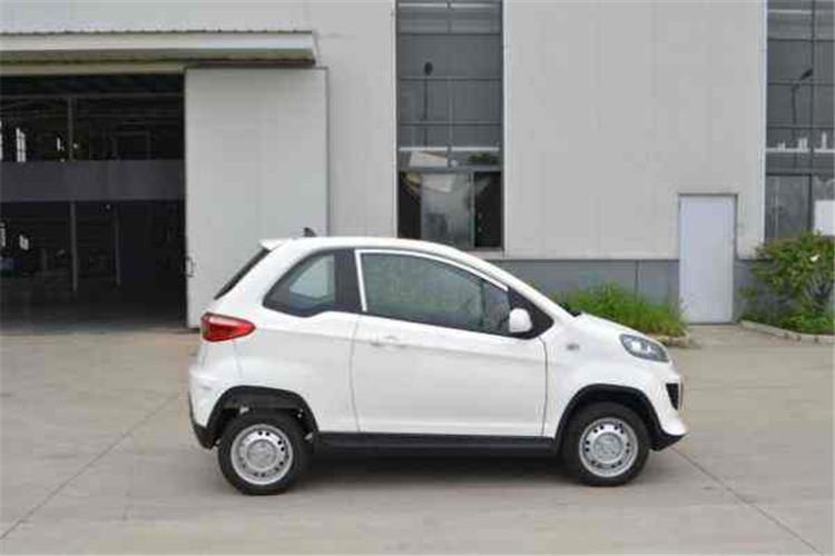 為新能源電動車集成控制器各個支路提供配電，如熔斷器、TM接觸器、電除霜回路供電、電動轉(zhuǎn)向回路供電、電動空調(diào)回路供電等