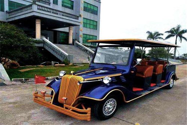 主要檢查電動(dòng)老爺車雨刮器、車輛空調(diào)除霧功能是否正常，全車燈光是否正常，并隨時(shí)保持后視鏡面清潔及后視角度